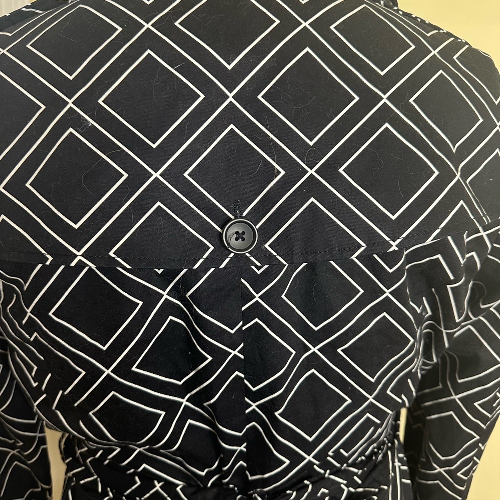 Banana Republic Geometric Black and White Trench Coat with belt - Picture 6 of 12